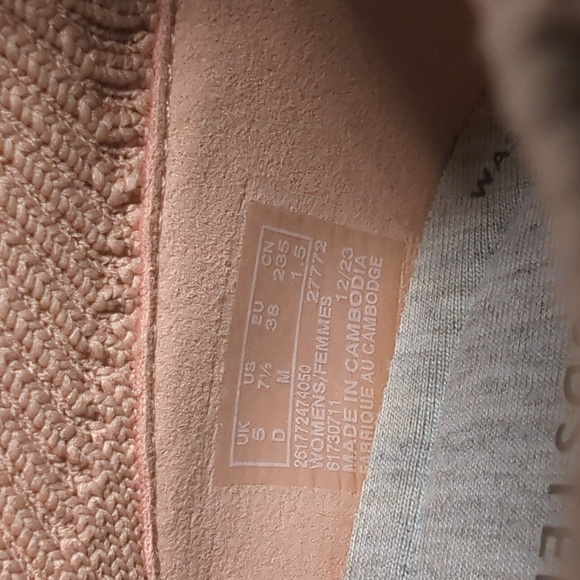 Clarks Cloudsteppers Circuit Tie Pale Peach Sneakers Size 7.5 - Picture 9 of 12